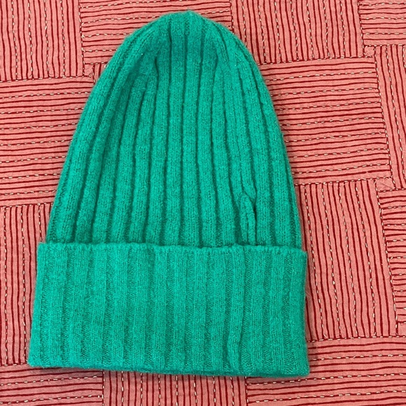 Anthropologie (Maeve) Green Knit hat - Uber soft - Picture 9 of 16